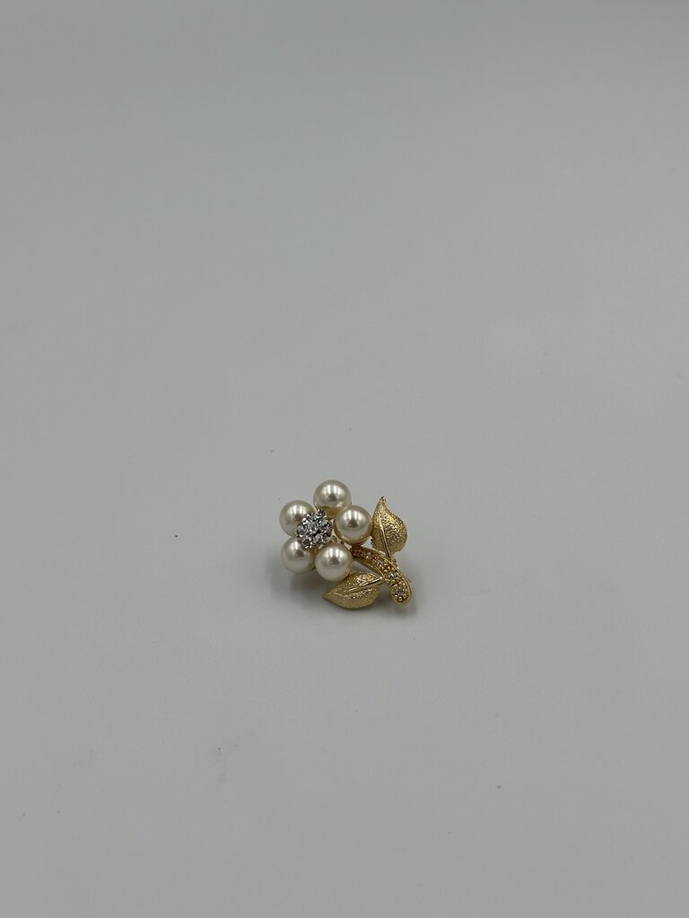 "Prissy" Leaf & Pearl Cluster Brooch Pin