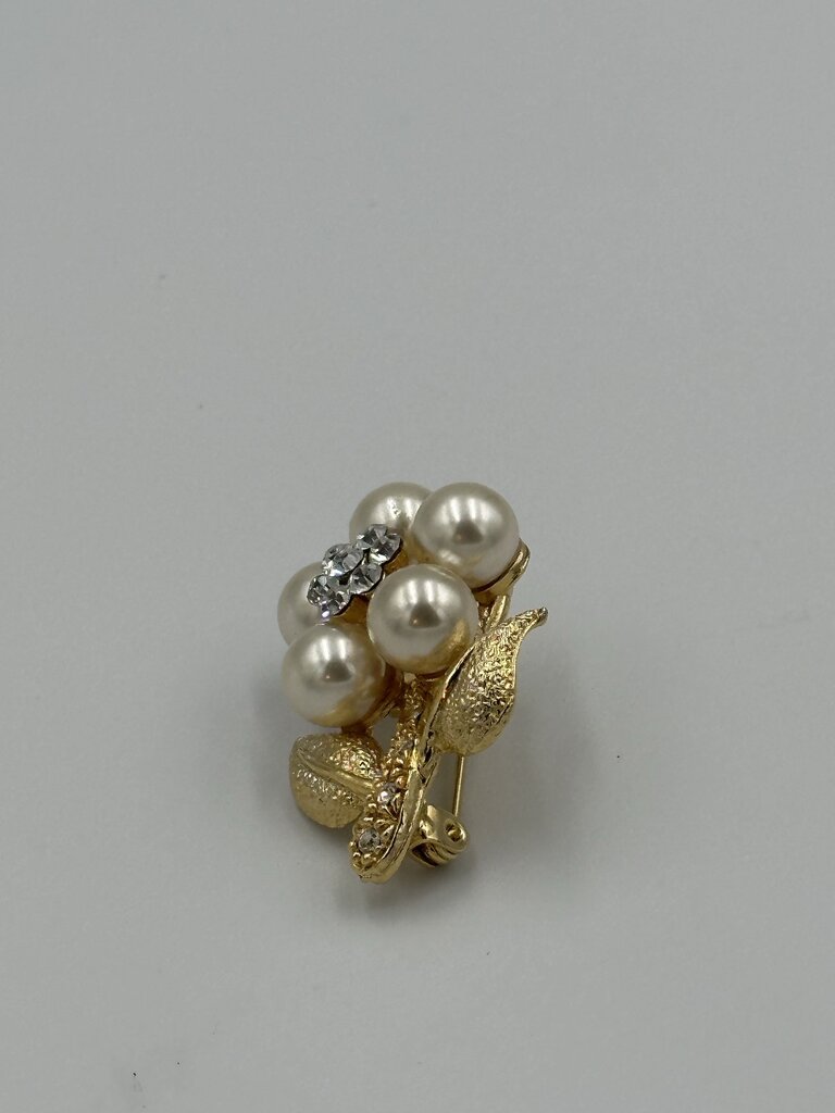 "Prissy" Leaf & Pearl Cluster Brooch Pin