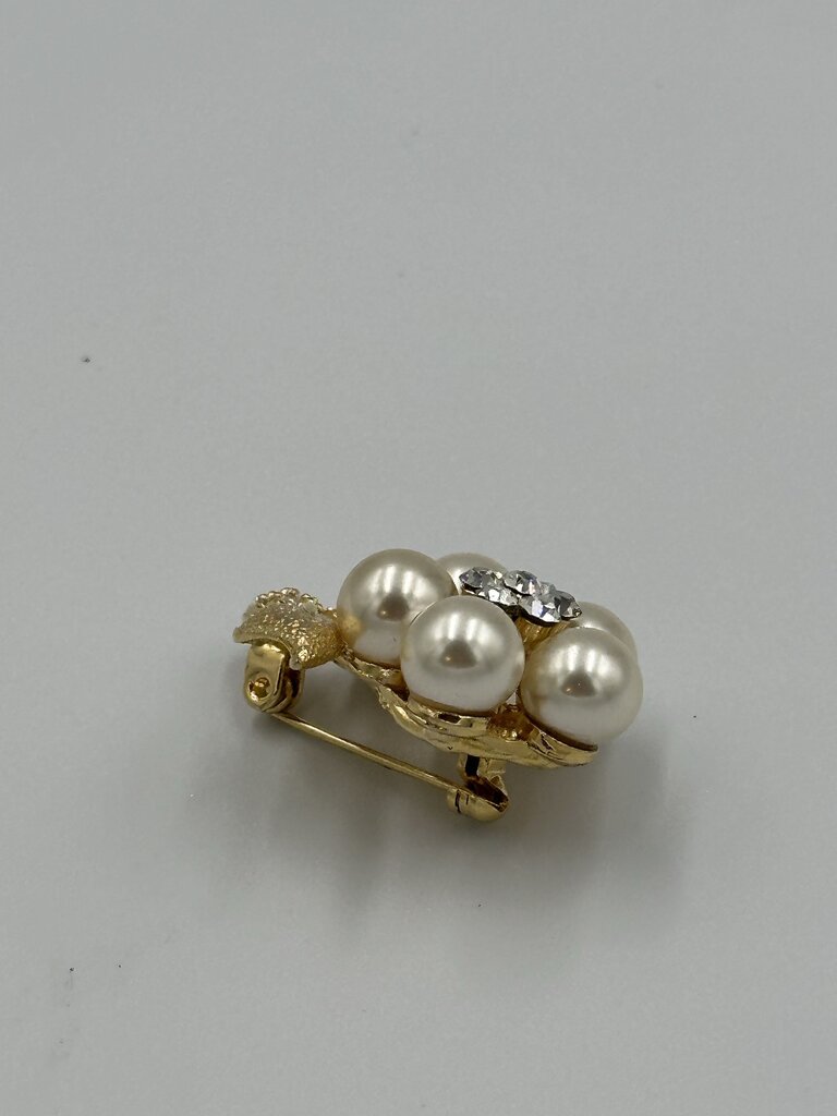 "Prissy" Leaf & Pearl Cluster Brooch Pin