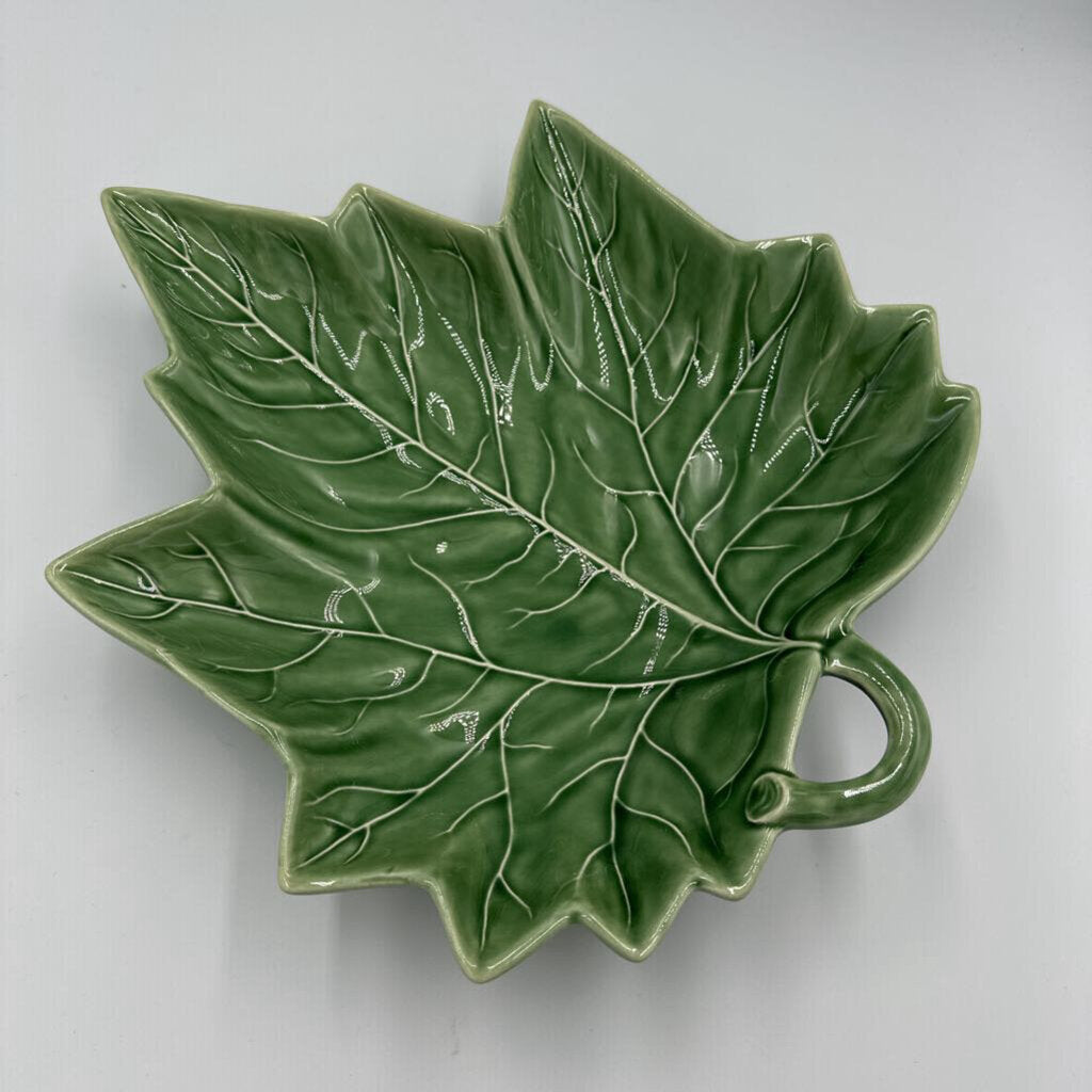 Bordallo Pinheiro Green Maple Leaf Dish Portugal - 13x3x10