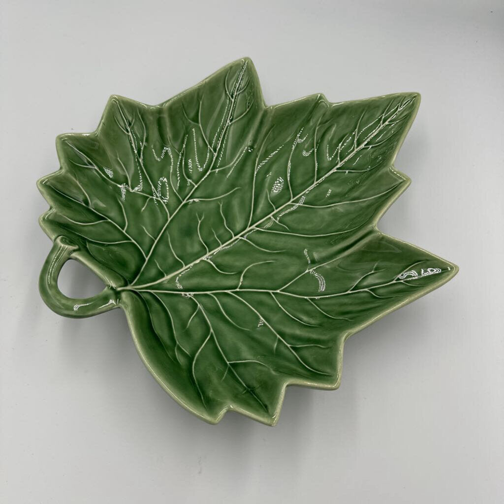 Bordallo Pinheiro Green Maple Leaf Dish Portugal - 13x3x10