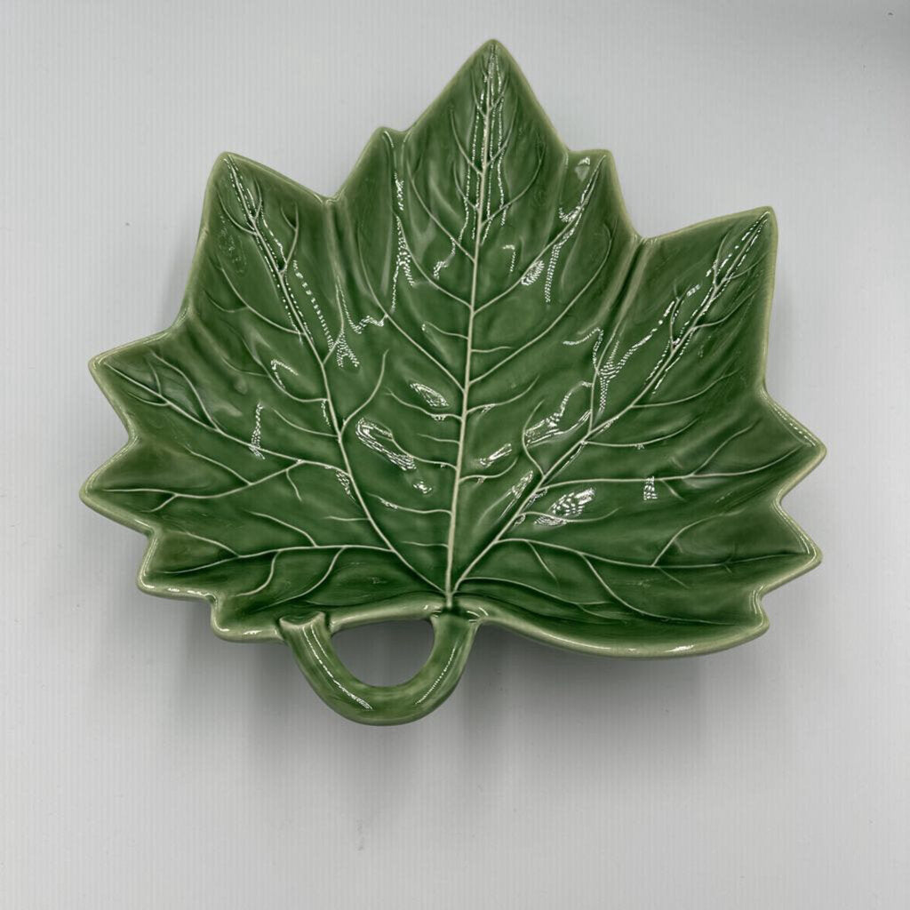 Bordallo Pinheiro Green Maple Leaf Dish Portugal - 13x3x10