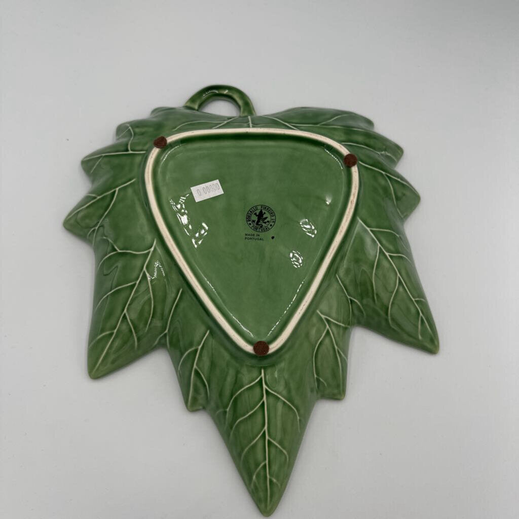 Bordallo Pinheiro Green Maple Leaf Dish Portugal - 13x3x10