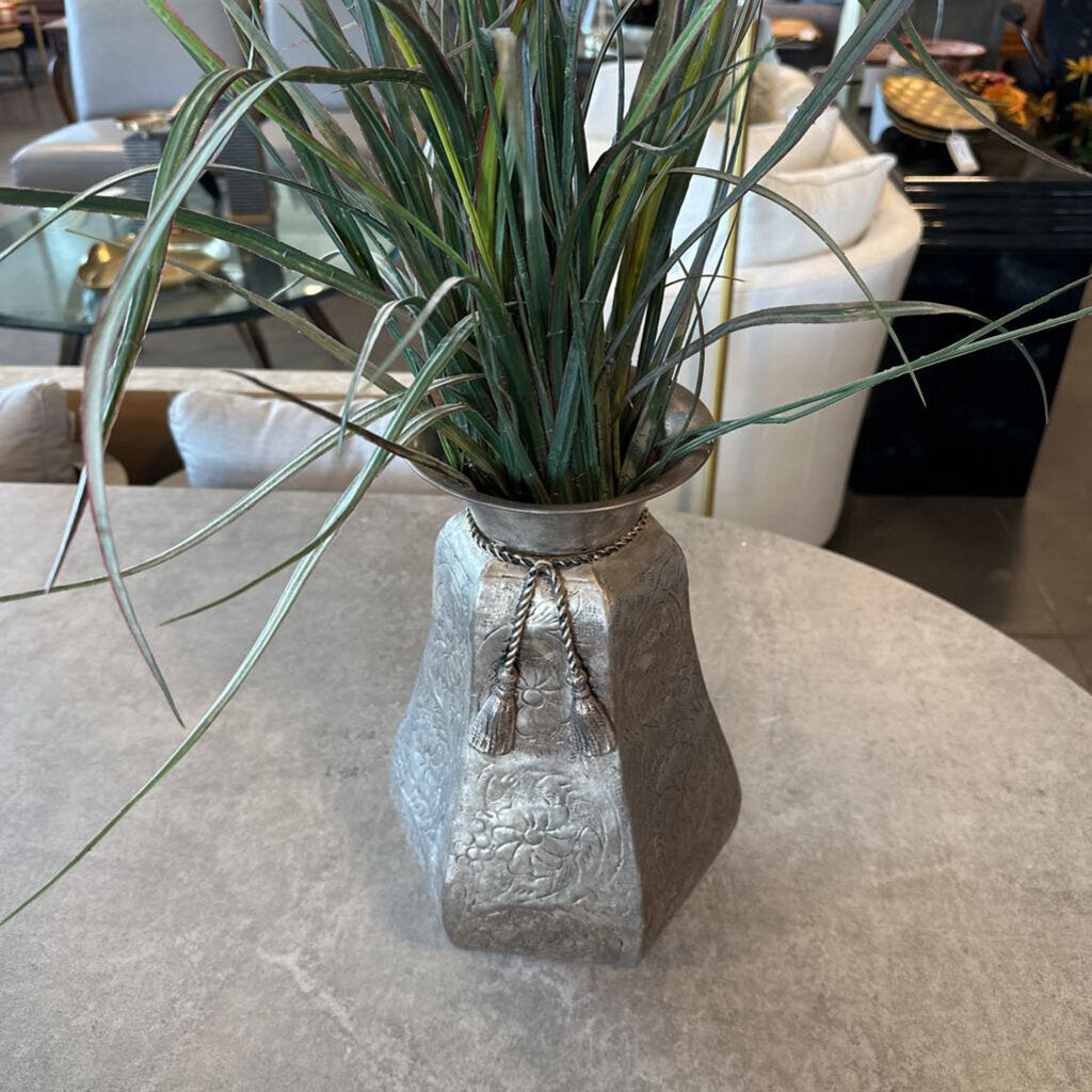 Hosley Mexican Tin Vase W/ Gass-9X17H