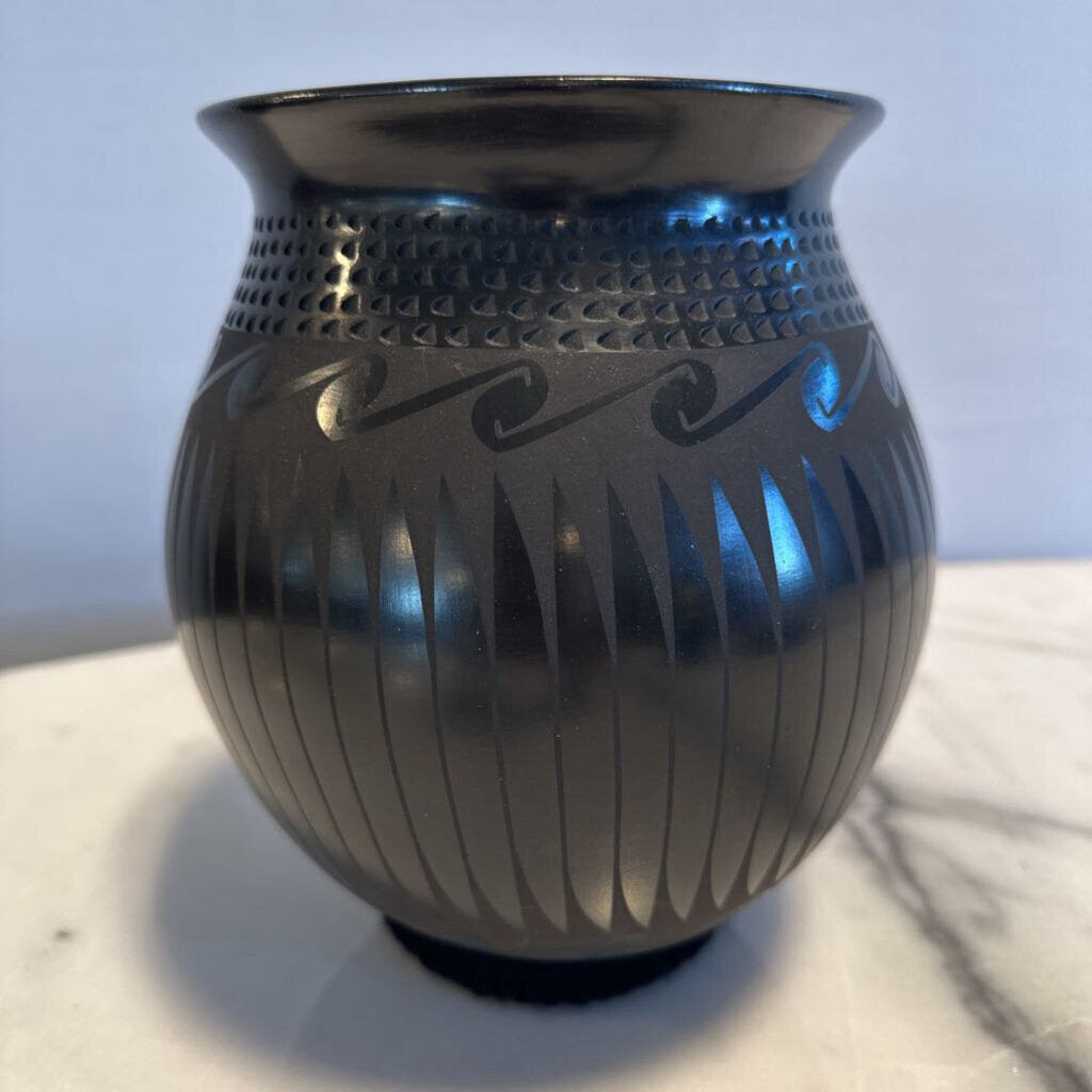 Mata Ortiz Pottery by Armando Silveira- 7X8.5H