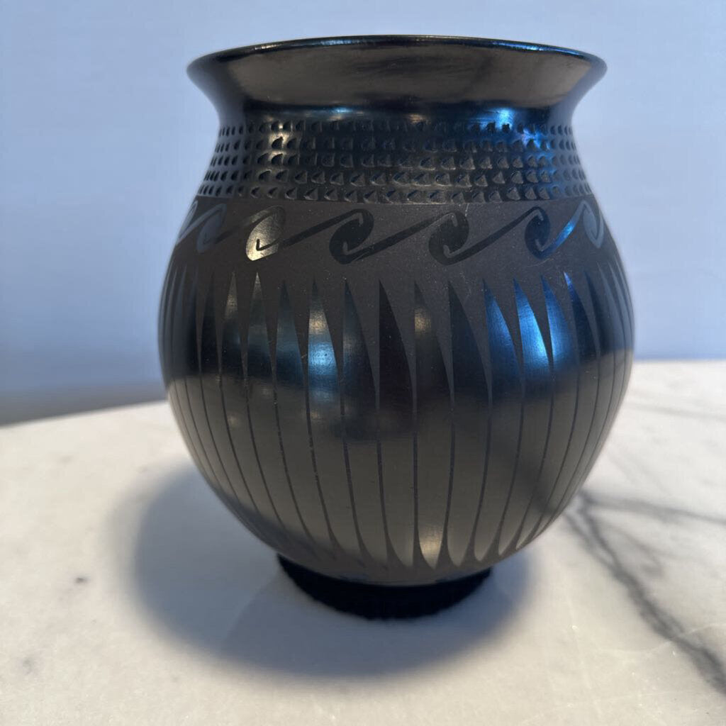 Mata Ortiz Pottery by Armando Silveira- 7X8.5H
