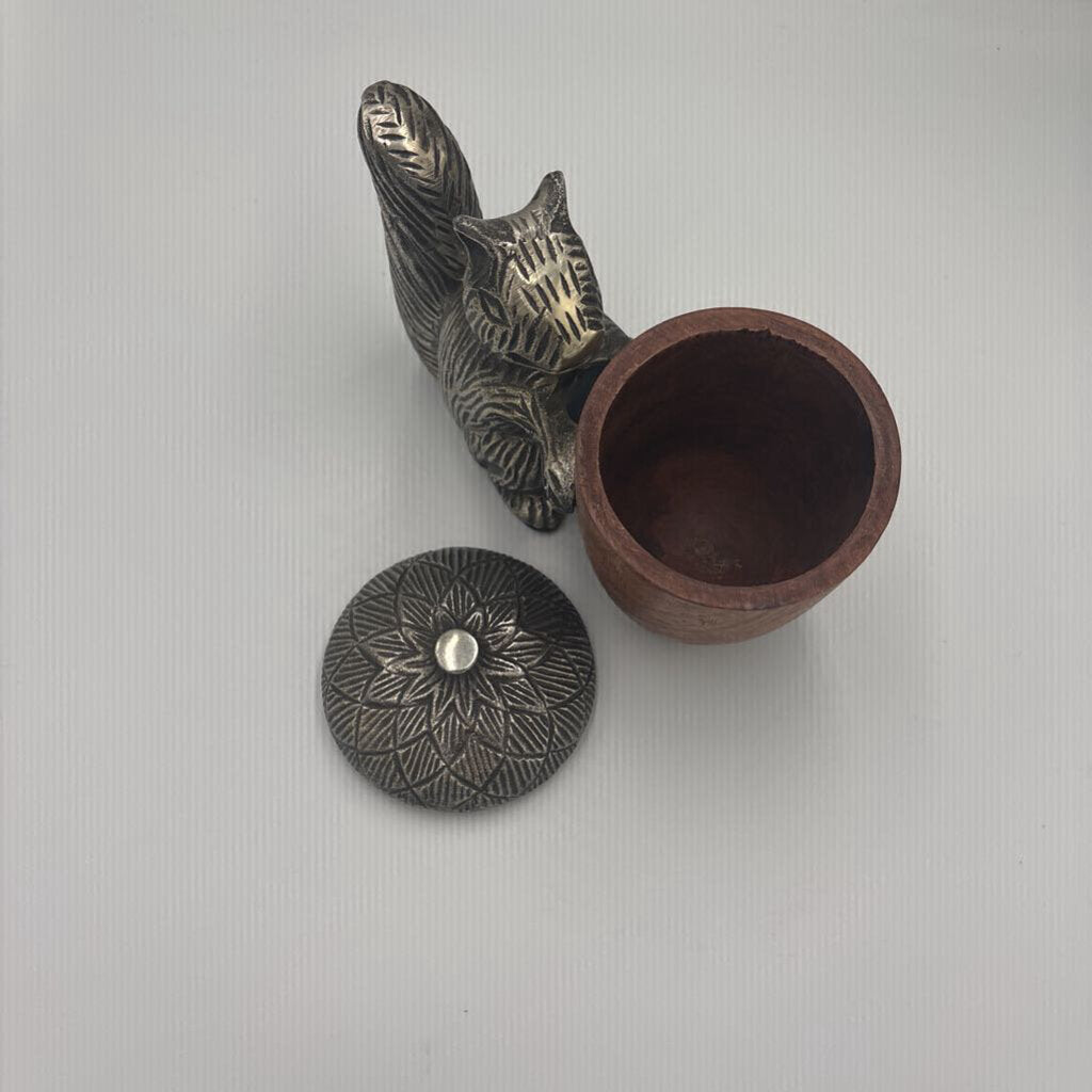 Pewter & Wood Squirrel W/ Acorn- 8X3.5X5H