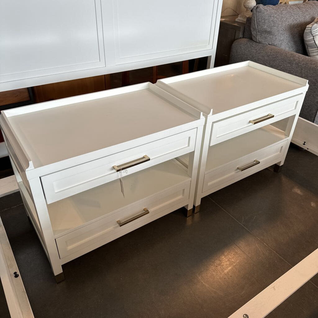 Bassett Tidewater King Bed & Nightstands- 79X85X56H- AS IS