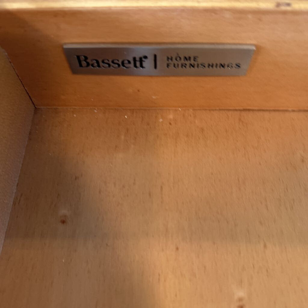 Bassett Tidewater King Bed & Nightstands- 79X85X56H- AS IS