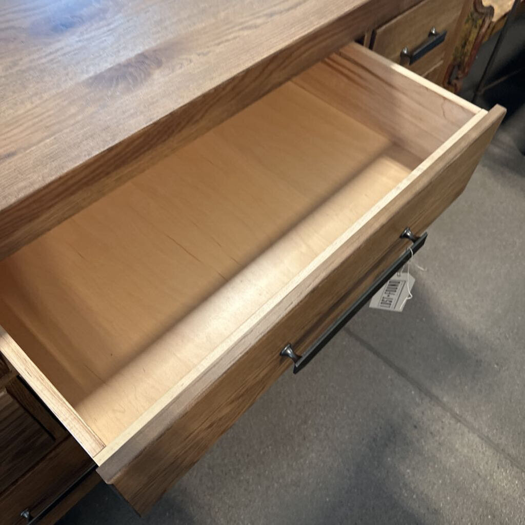 Benchmade Abingdon Oak 8 Drawer Dresser- 64X20X38H