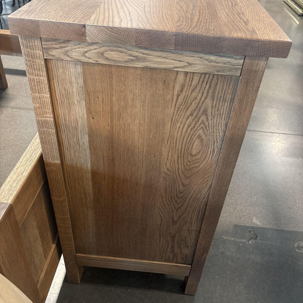 Benchmade Abingdon Oak 8 Drawer Dresser- 64X20X38H