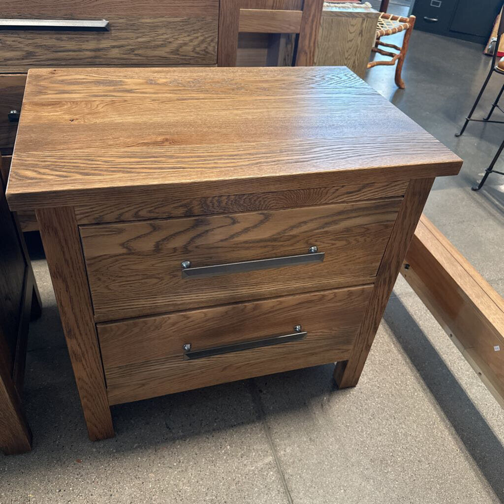Bassett Benchmade Abingdon Cal-King Bed & Nightstands-79X90X66