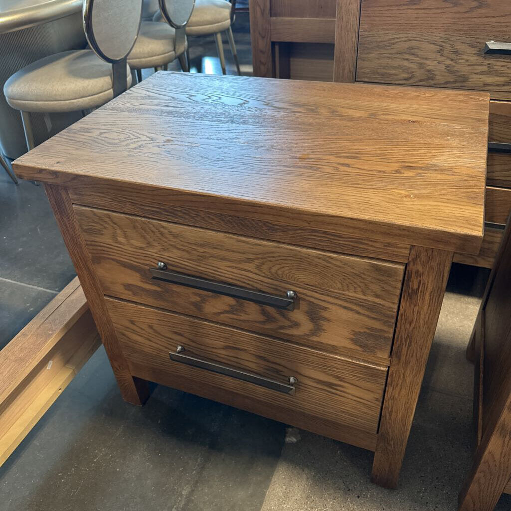 Bassett Benchmade Abingdon Cal-King Bed & Nightstands-79X90X66