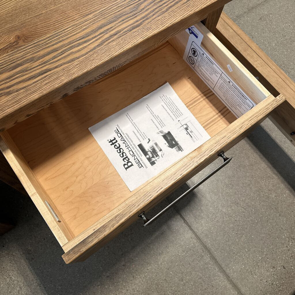 Bassett Benchmade Abingdon Cal-King Bed & Nightstands-79X90X66