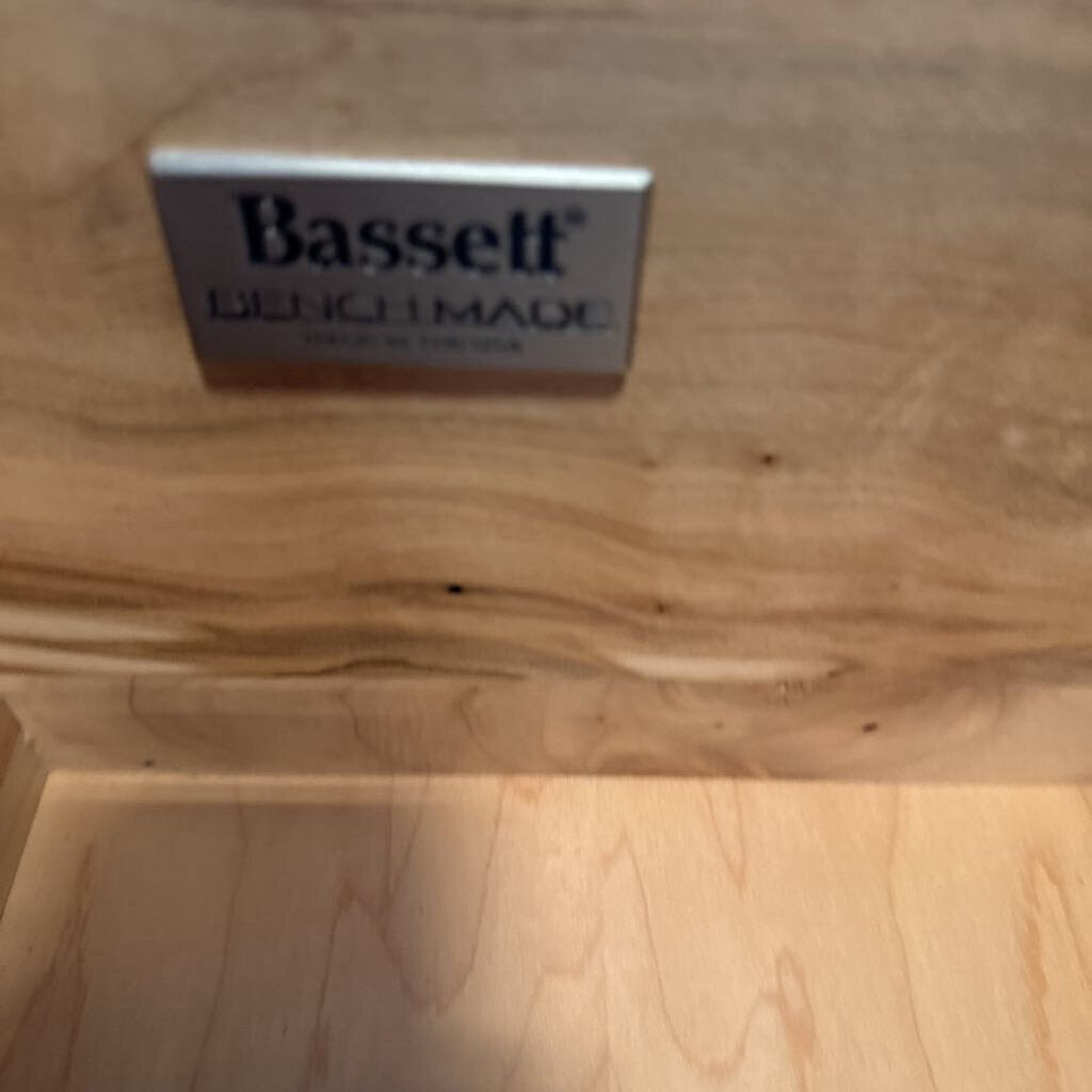 Bassett Benchmade Abingdon Cal-King Bed & Nightstands-79X90X66