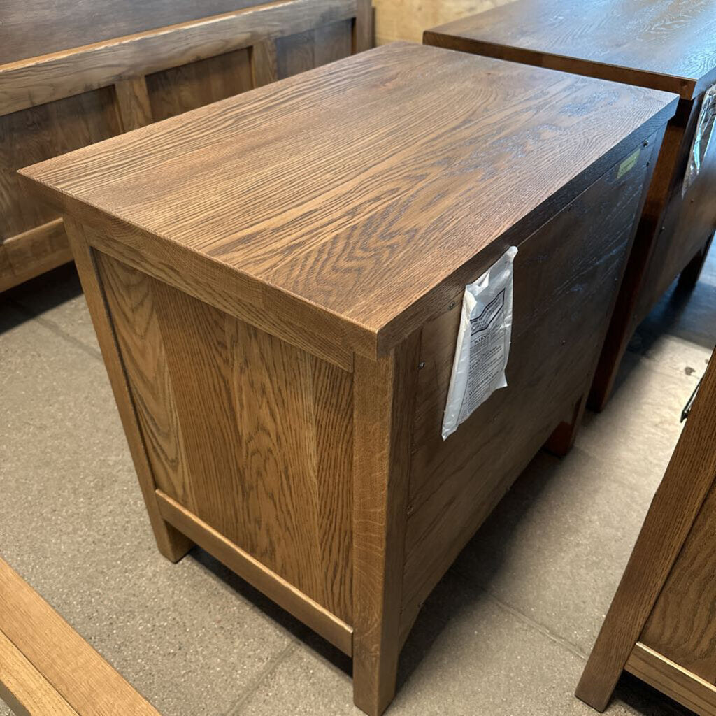 Bassett Benchmade Abingdon Cal-King Bed & Nightstands-79X90X66