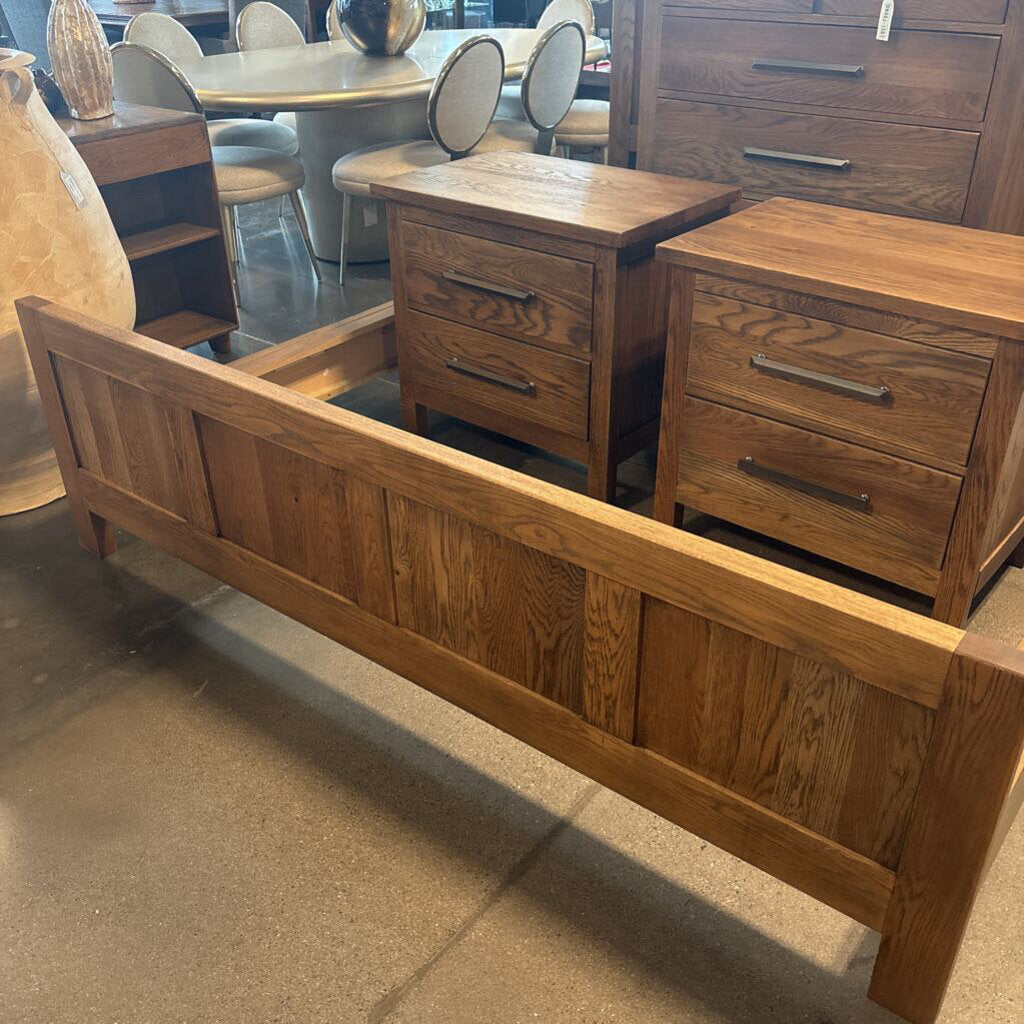 Bassett Benchmade Abingdon Cal-King Bed & Nightstands-79X90X66