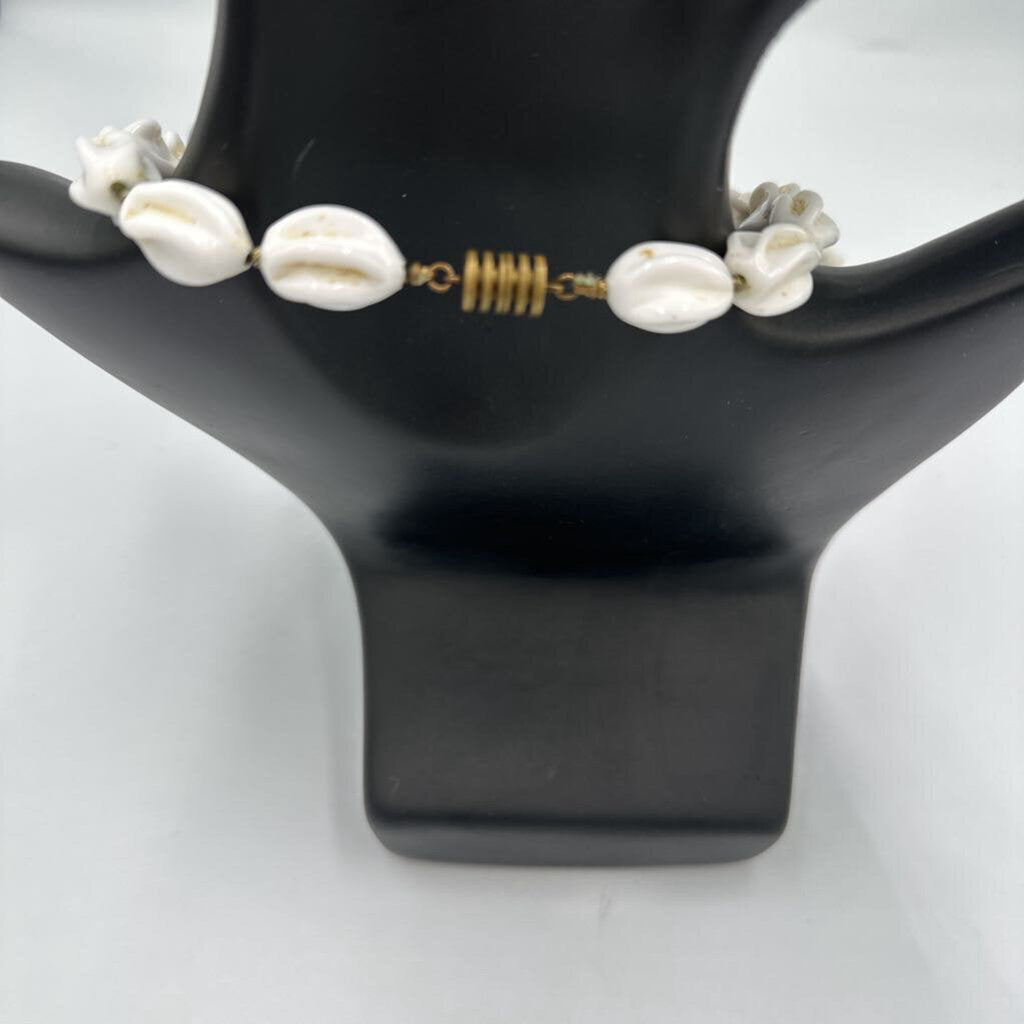 1950s Celluloid Flower Leaf Bib Necklace White & Periwinkle Blue