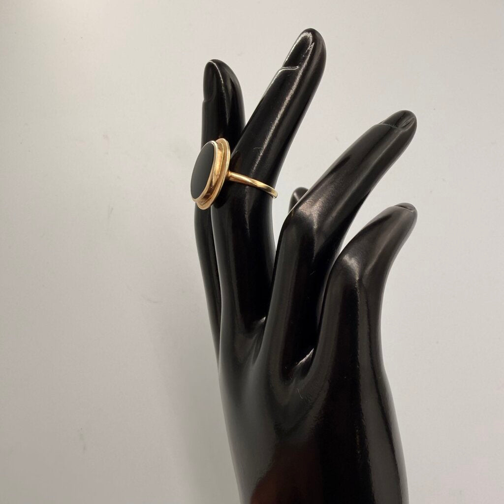 Vintage 14K Gold Tone Oval Black Onyx Ring