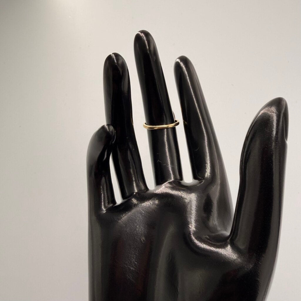 Vintage 14K Gold Tone Oval Black Onyx Ring