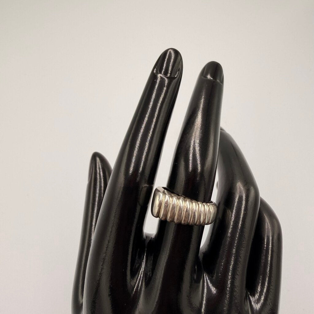 Vintage Silver Tone Ribbed Dome Ring Size 7.5