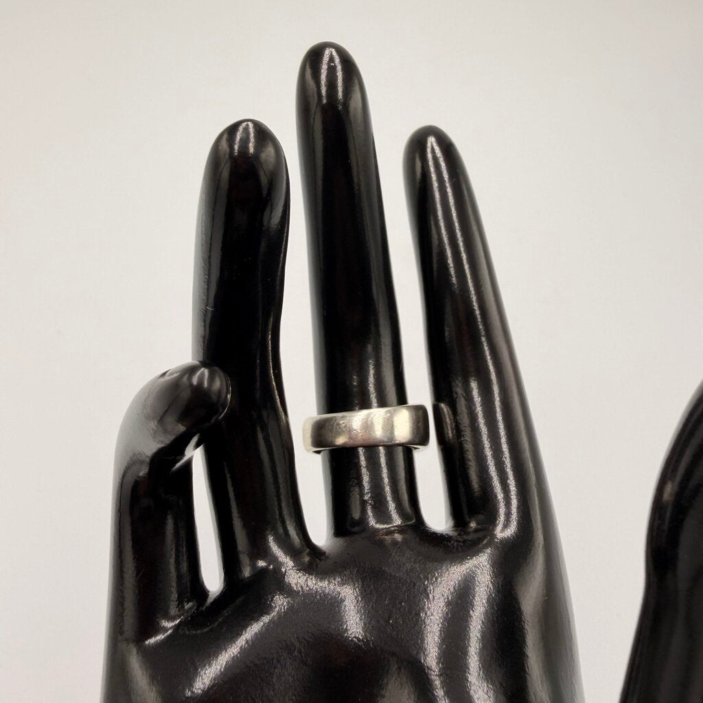 Vintage Silver Tone Ribbed Dome Ring Size 7.5