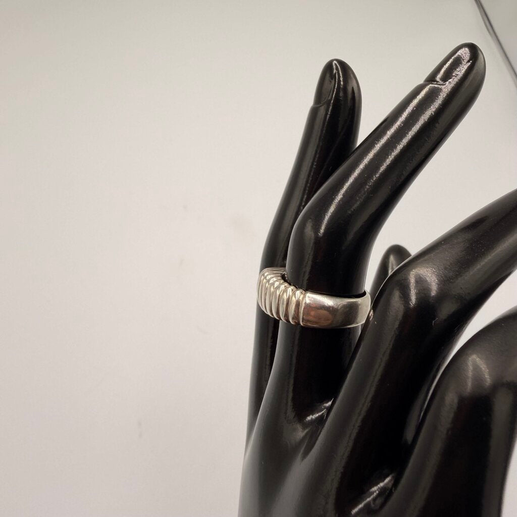 Vintage Silver Tone Ribbed Dome Ring Size 7.5