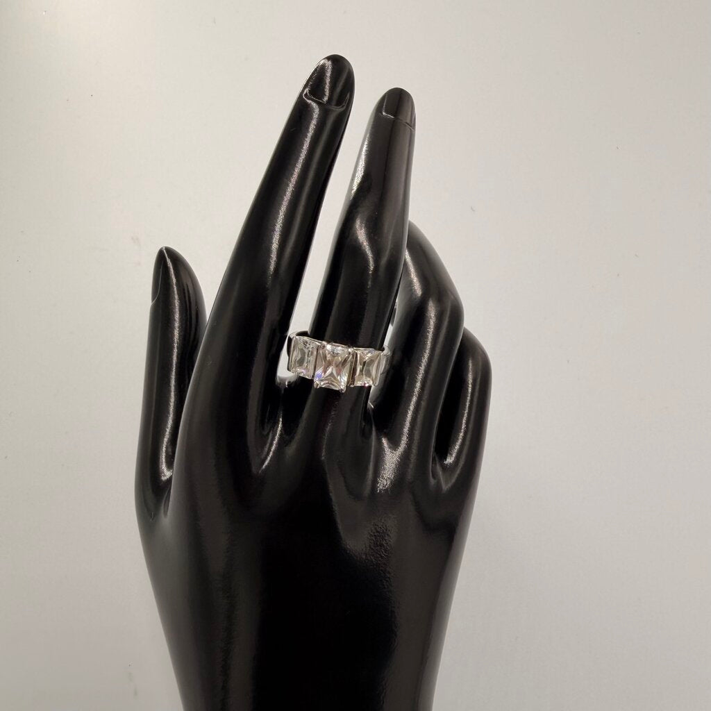 Sterling Silver CW Clear Quartz Ring Size 9