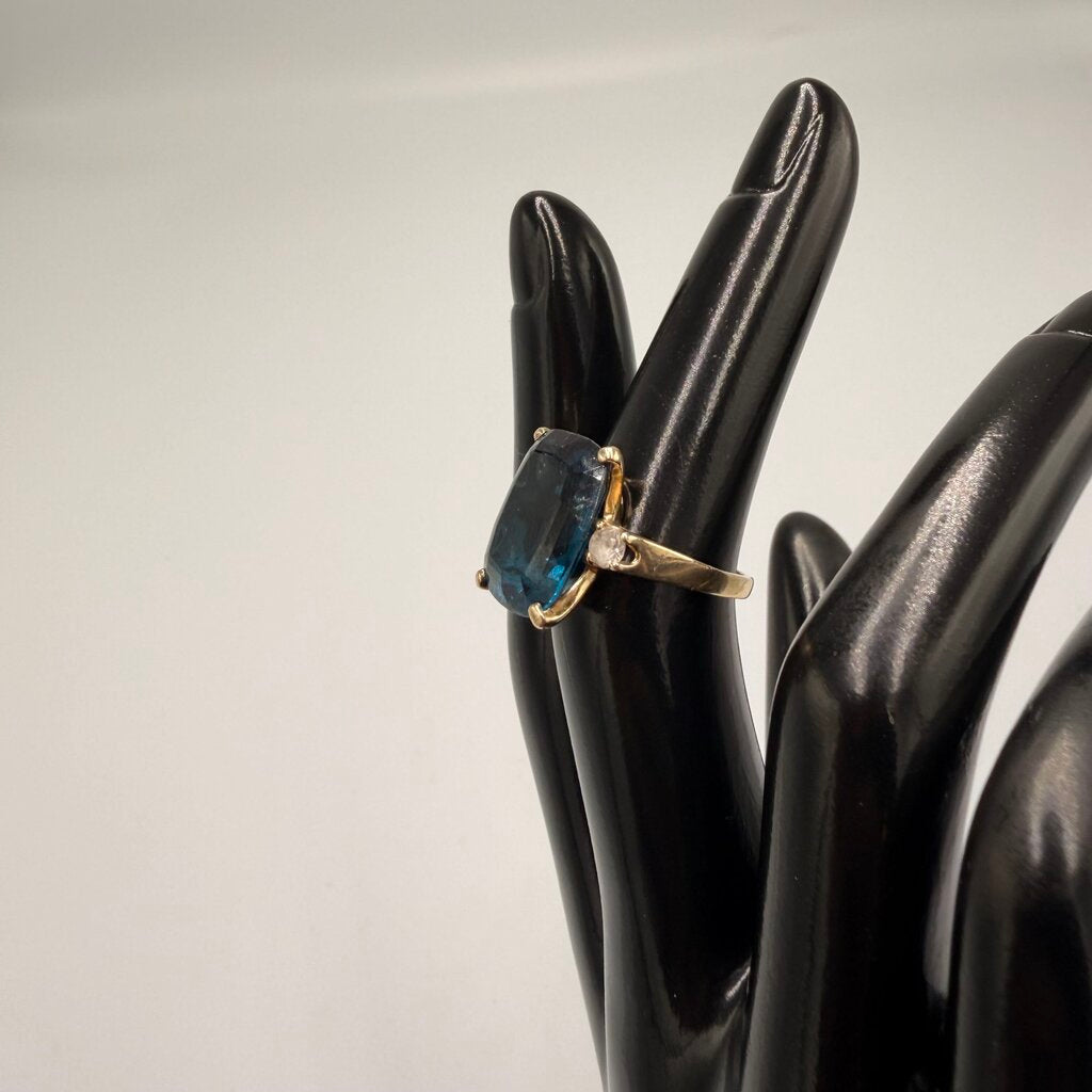 10k Gold London Blue Topaz Cocktail Ring Size 6
