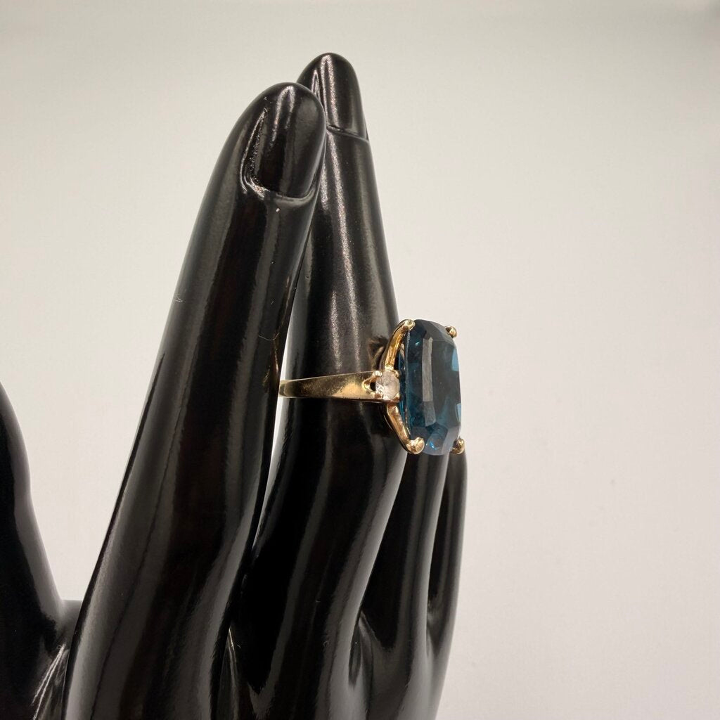 10k Gold London Blue Topaz Cocktail Ring Size 6