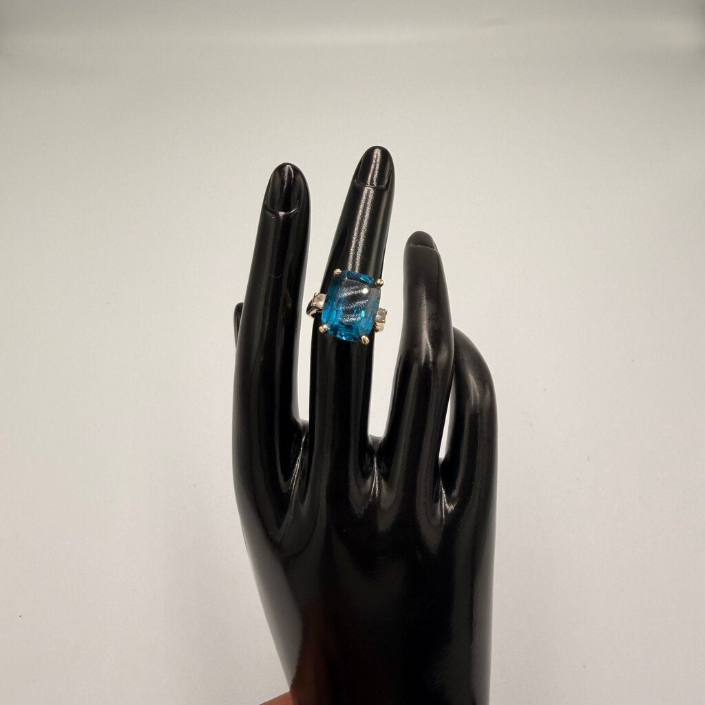 10k Gold London Blue Topaz Cocktail Ring Size 6