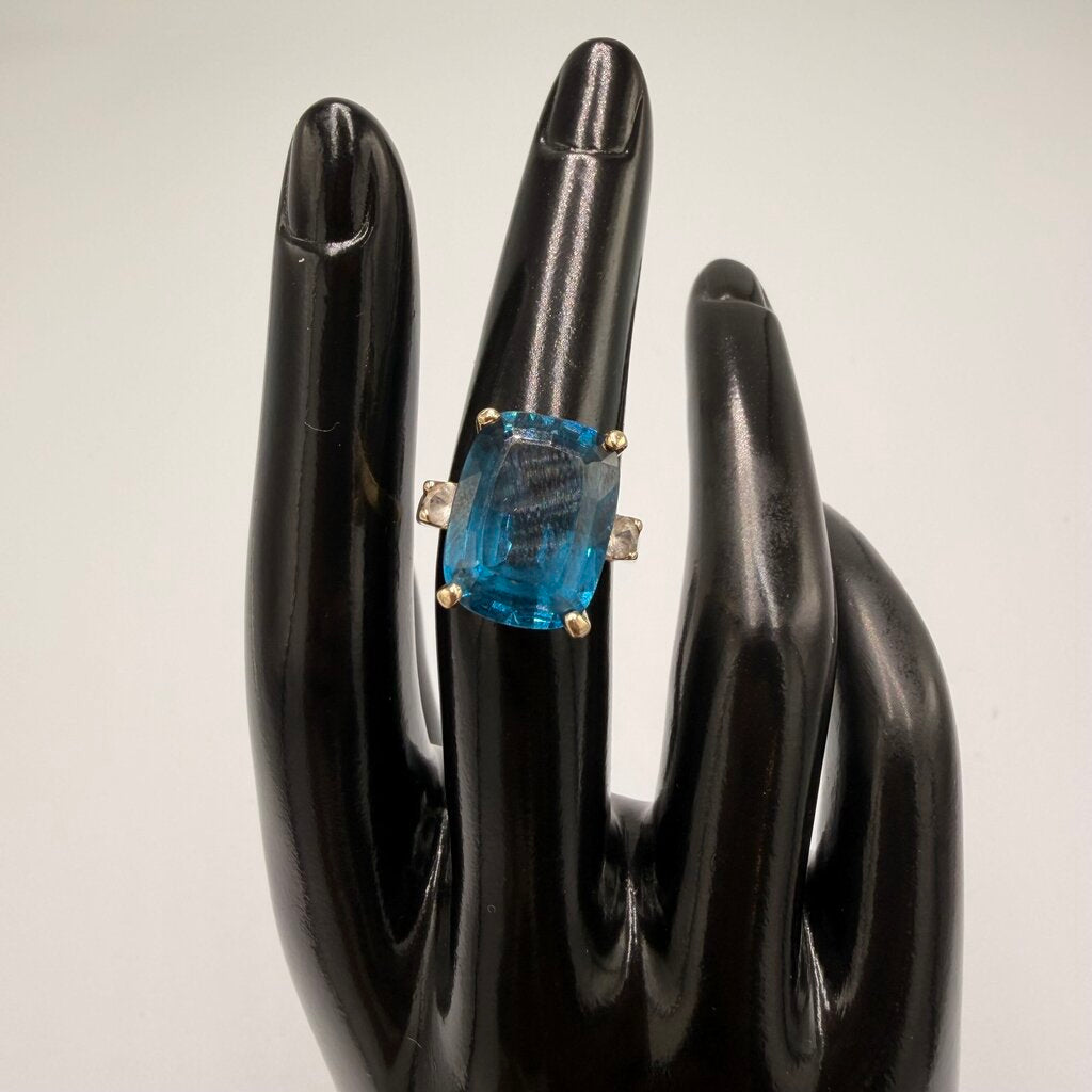10k Gold London Blue Topaz Cocktail Ring Size 6