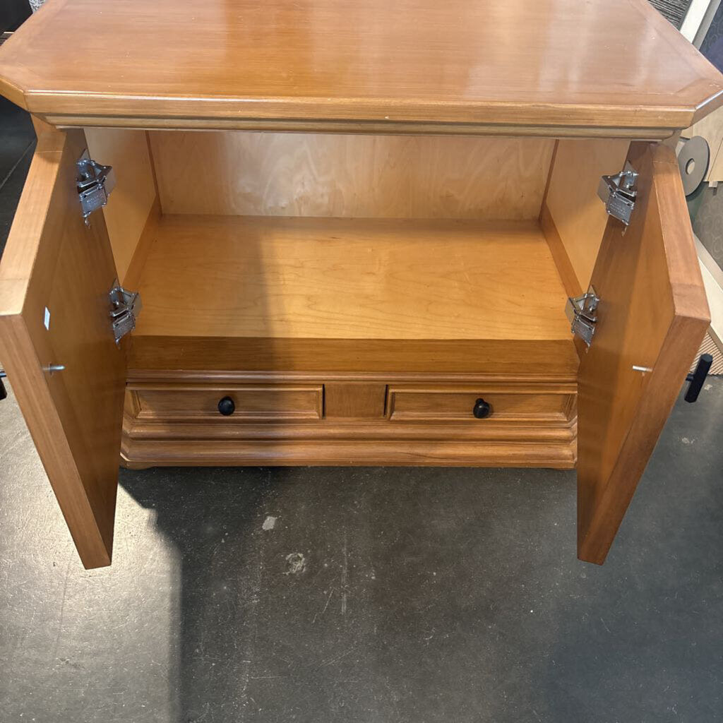 2 Door Console W/ Diamond Pattern- 21X36X27.5H