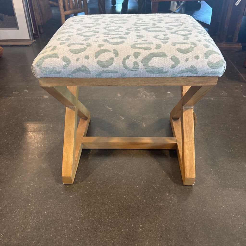 Green & White Stool W/ Criss Cross Legs- 18X16X18H