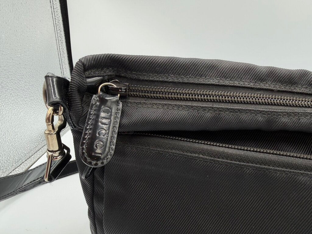 Authentic Vintage Gucci Tom Ford Era Tech Nylon Messenger Crossbody Bag - AS IS