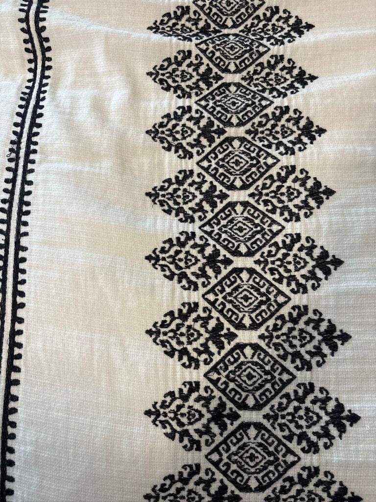 White King Comforter W/ Black Stitch Design W/ 2 Pillows- Set of 3