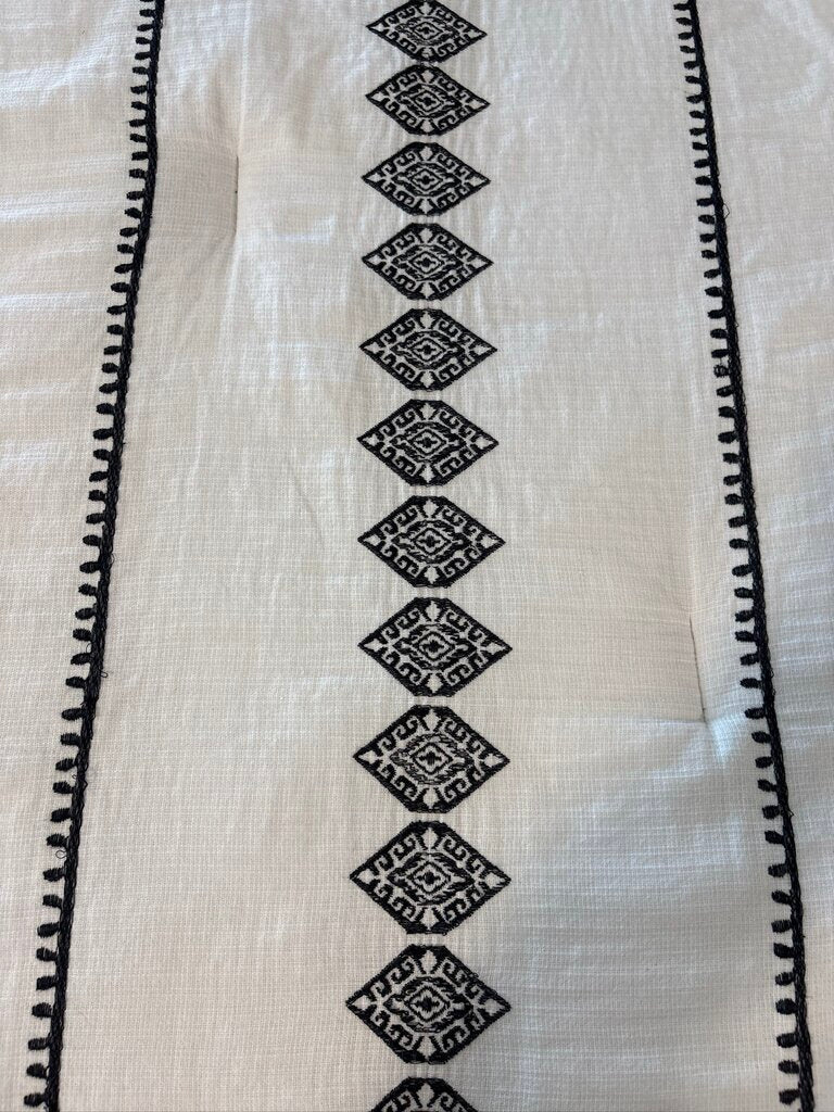 White King Comforter W/ Black Stitch Design W/ 2 Pillows- Set of 3
