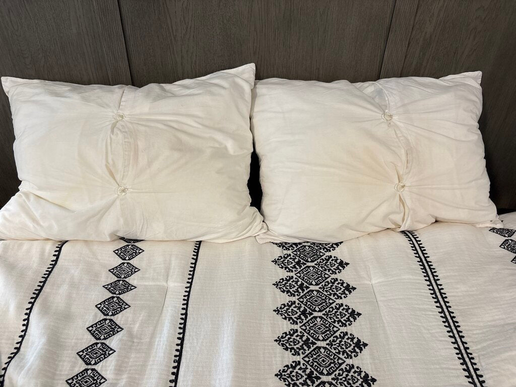 White King Comforter W/ Black Stitch Design W/ 2 Pillows- Set of 3